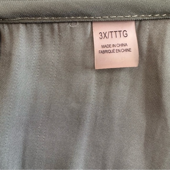 T Tahari Plus Size Green Top - Picture 6 of 10